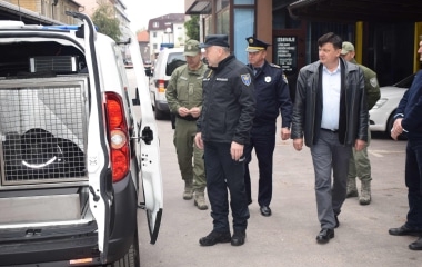  U Zenici izvršena primopredaja specijalizovanog vozila za prevoz službenih pasa