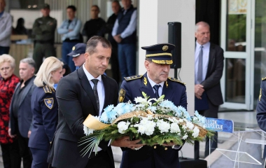U povodu obilježavanja 15. maja, Dana policije ZDK na spomen obilježju položeno cvijeće