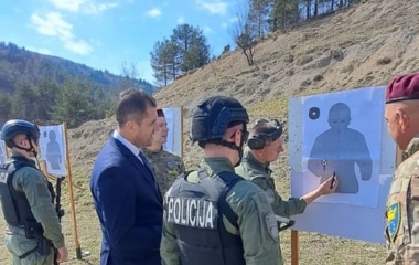 Ministar Vračo i komesar Gazić prisustvovali bojevom gađanju pripadnika Specijalne policijske jedinice 