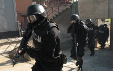 U nastavku operativne akcije "META II" policijski timovi Uprave policije MUP-a ZDK vrše pretrese na 14 lokacija u Kaknju  