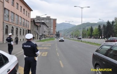 U sklopu pojačanih aktivnosti policijski službenici Uprave policije MUP-a  Zeničko-dobojskog kantona oduzeli opojnu drogu i dva vozila