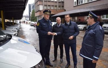 U Upravi policije MUP-a ZDK izvršena primopredaja kombi vozila za privođenje   